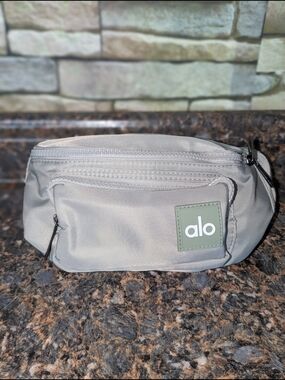 ALO Yoga Gray Belt Bag with Olive Logo Patch